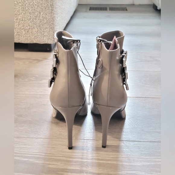 Sam & Libby Gray Woman's Ankle Boots, Size 9.5 - Picture 7 of 14